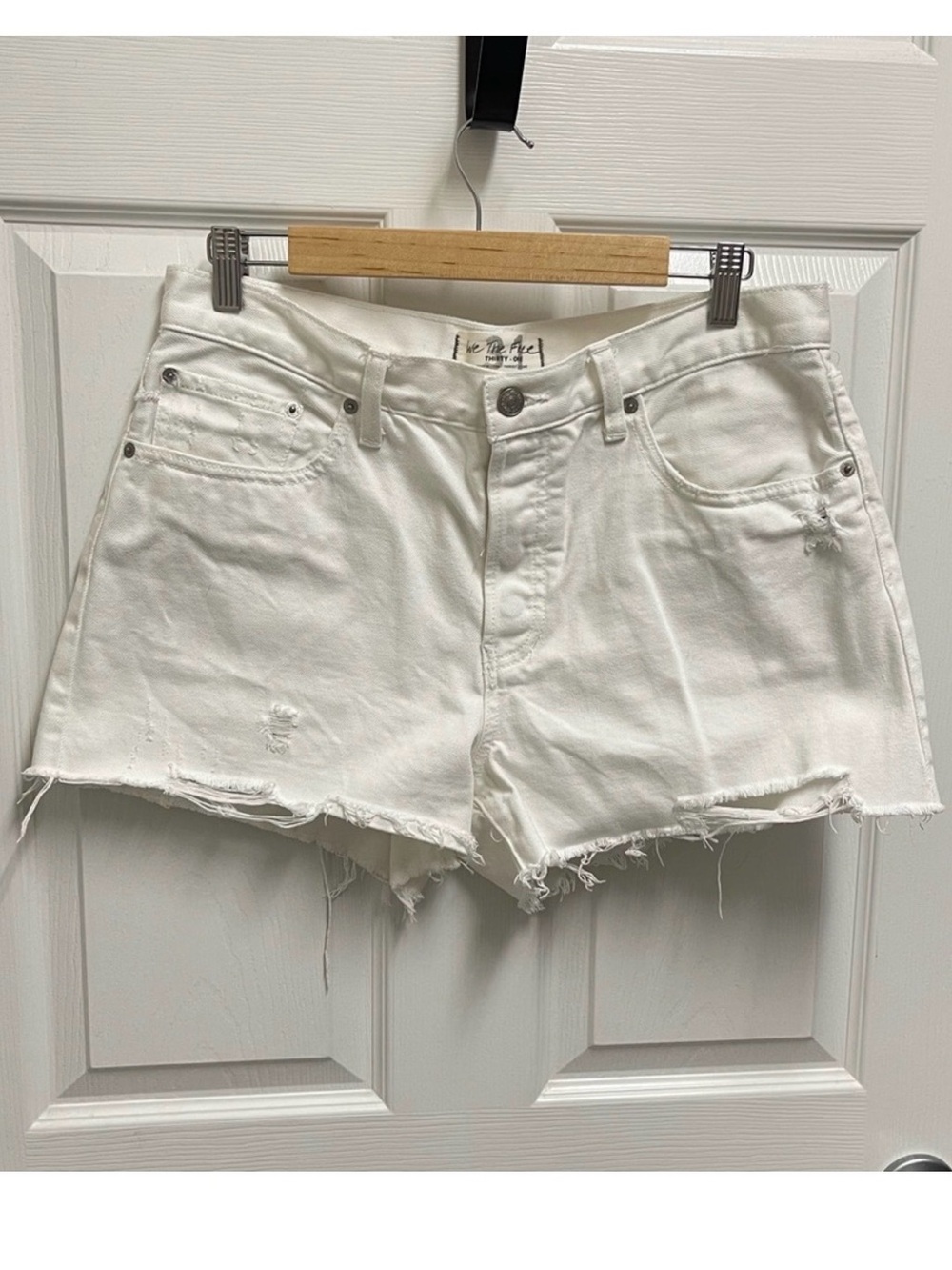 We the Free White Denim Distressed Cut-Off Shorts. Sz 31